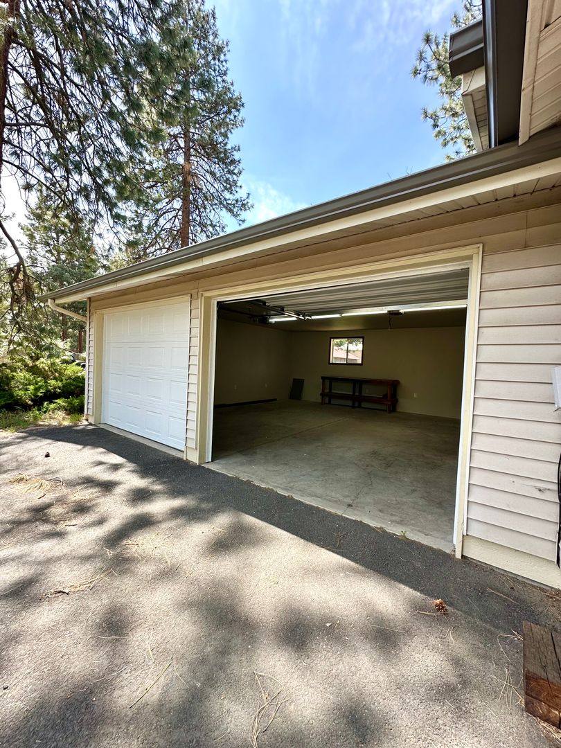 House for rent at 60215 Cheyenne Rd, Bend, OR 97702