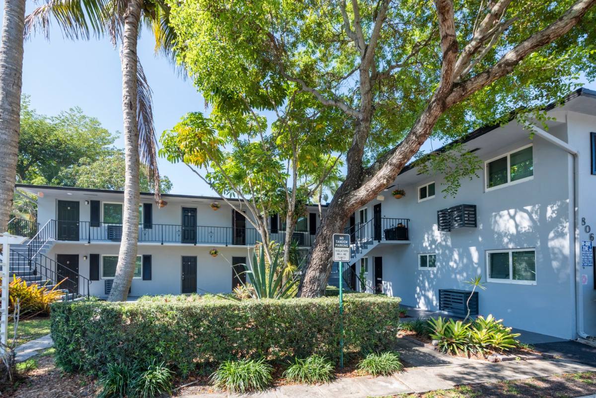 Apartment for rent at 806 NE 16th Place, Fort Lauderdale, FL 33304