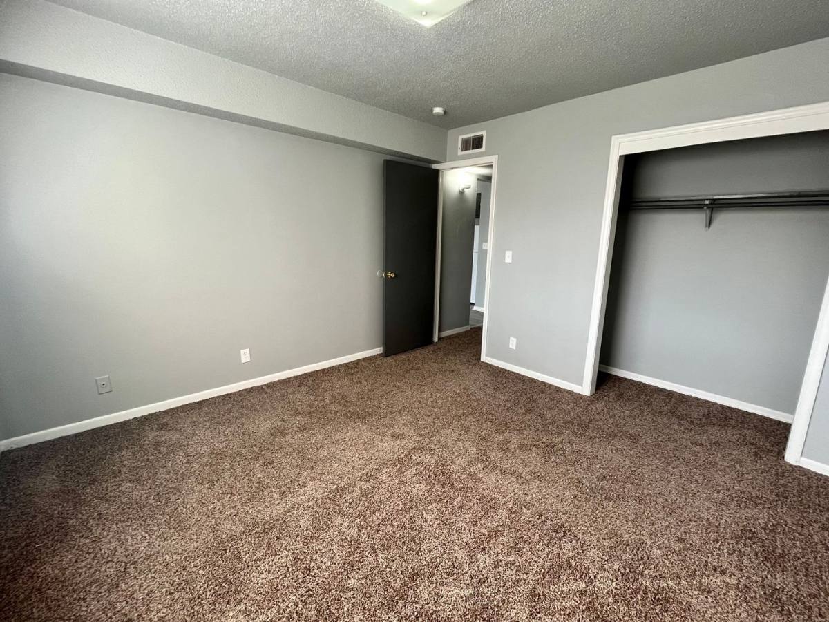Apartment for rent at 4760 Lafayette Ave, Omaha, NE 68132