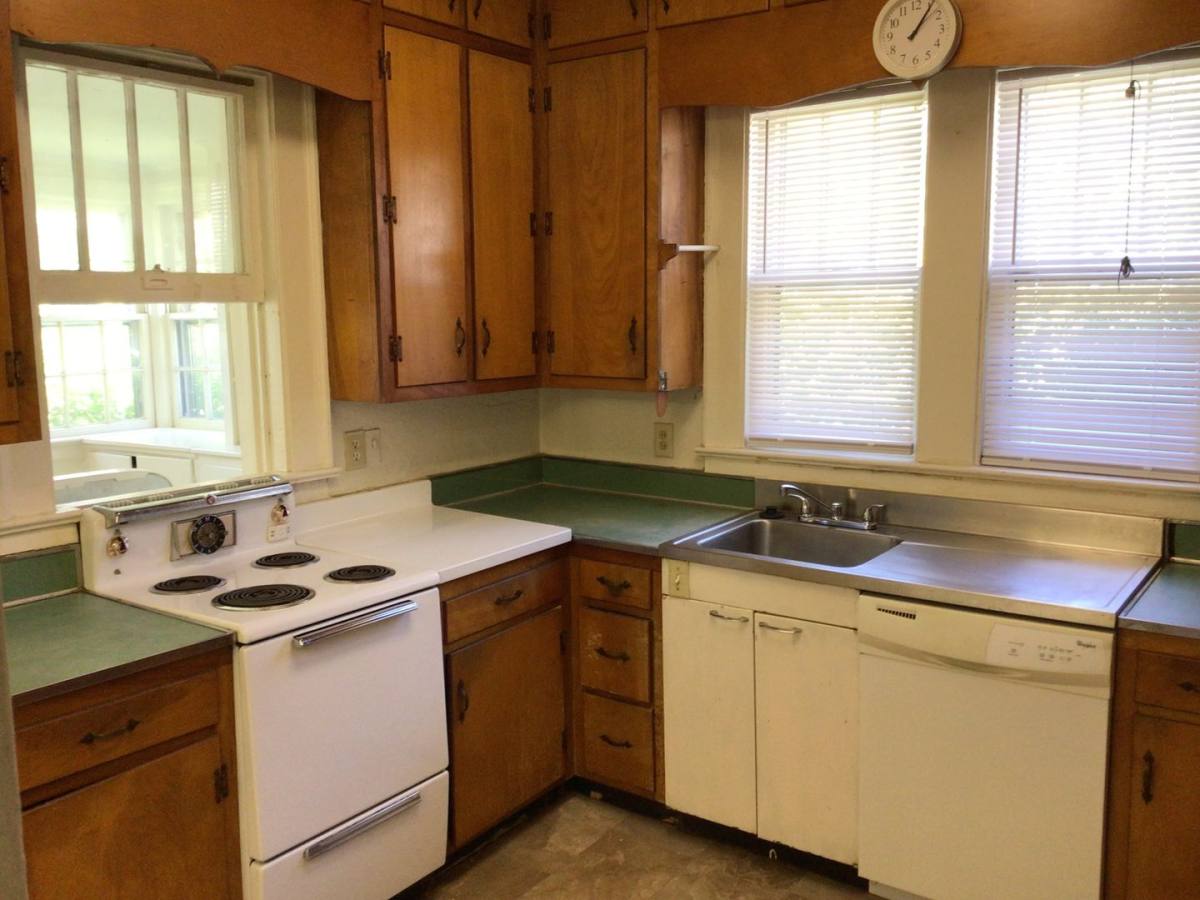 House for rent at 2015 Glenwood Ave, Raleigh, NC 27608