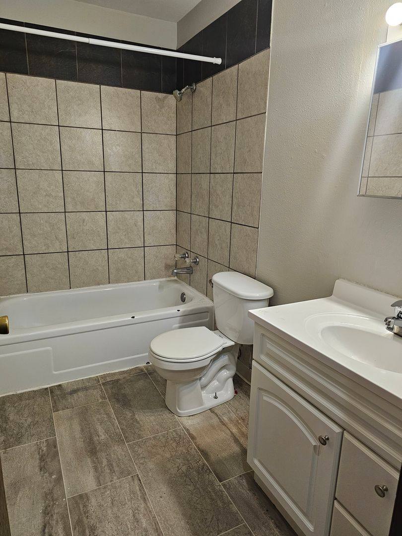 Apartment for rent at 710 W 63rd St, Davenport, IA 52806