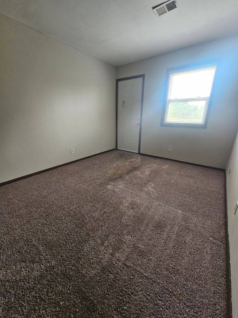 Apartment for rent at 710 W 63rd St, Davenport, IA 52806