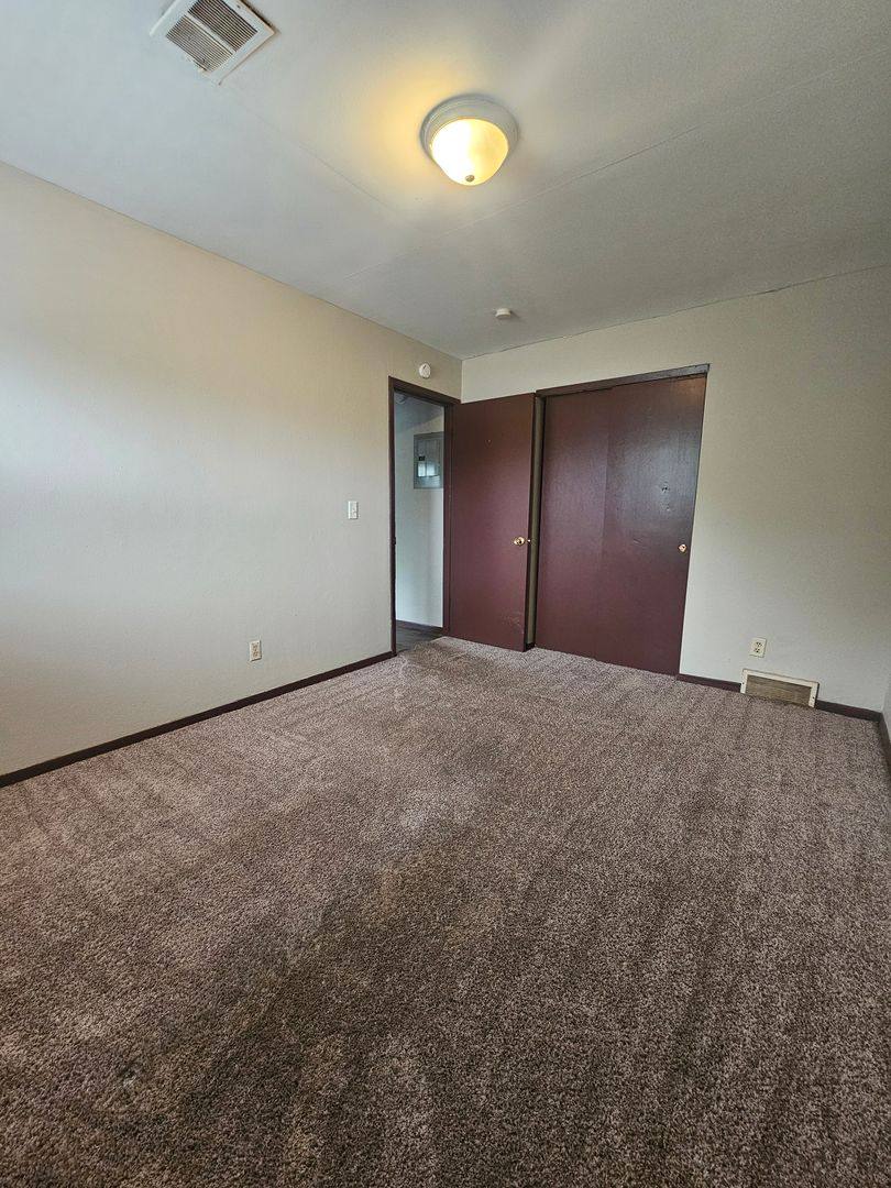 Apartment for rent at 710 W 63rd St, Davenport, IA 52806
