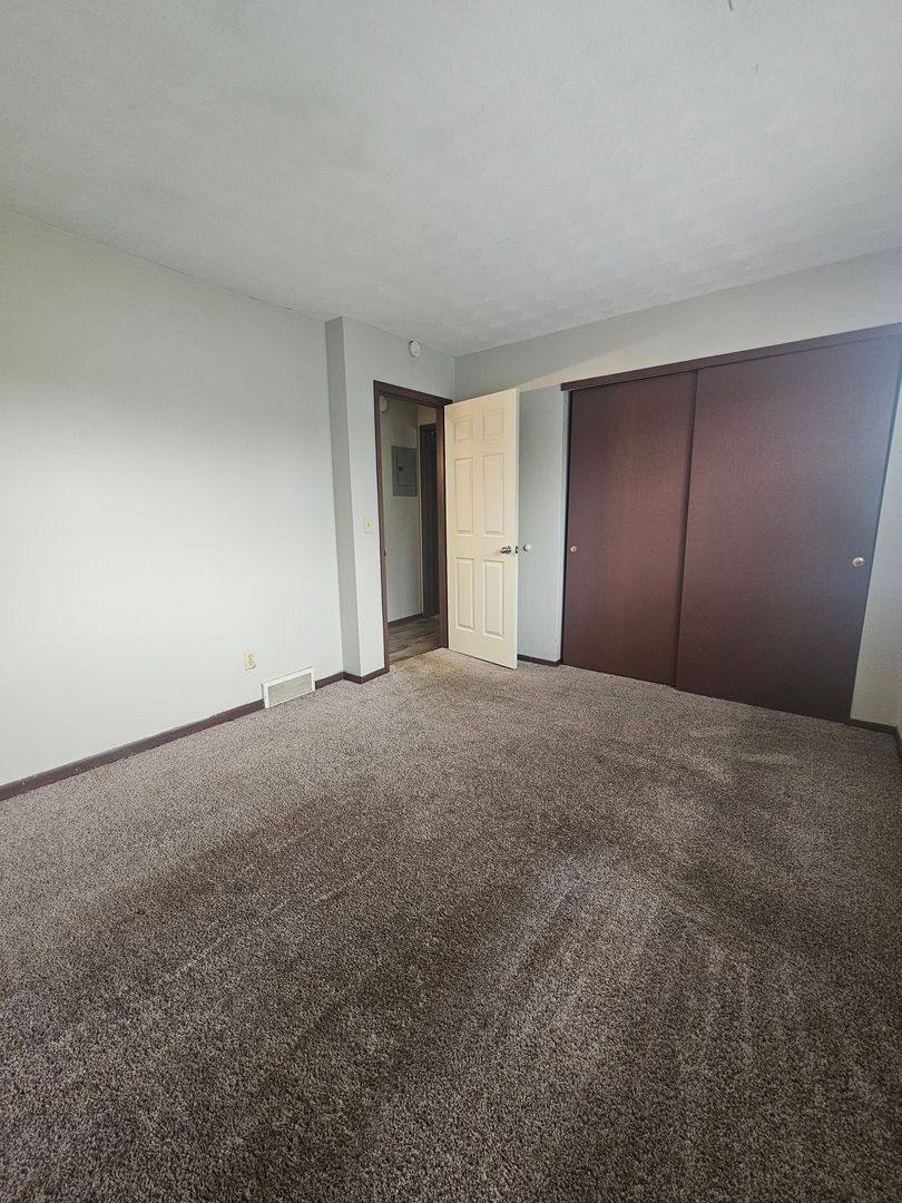 Apartment for rent at 710 W 63rd St, Davenport, IA 52806