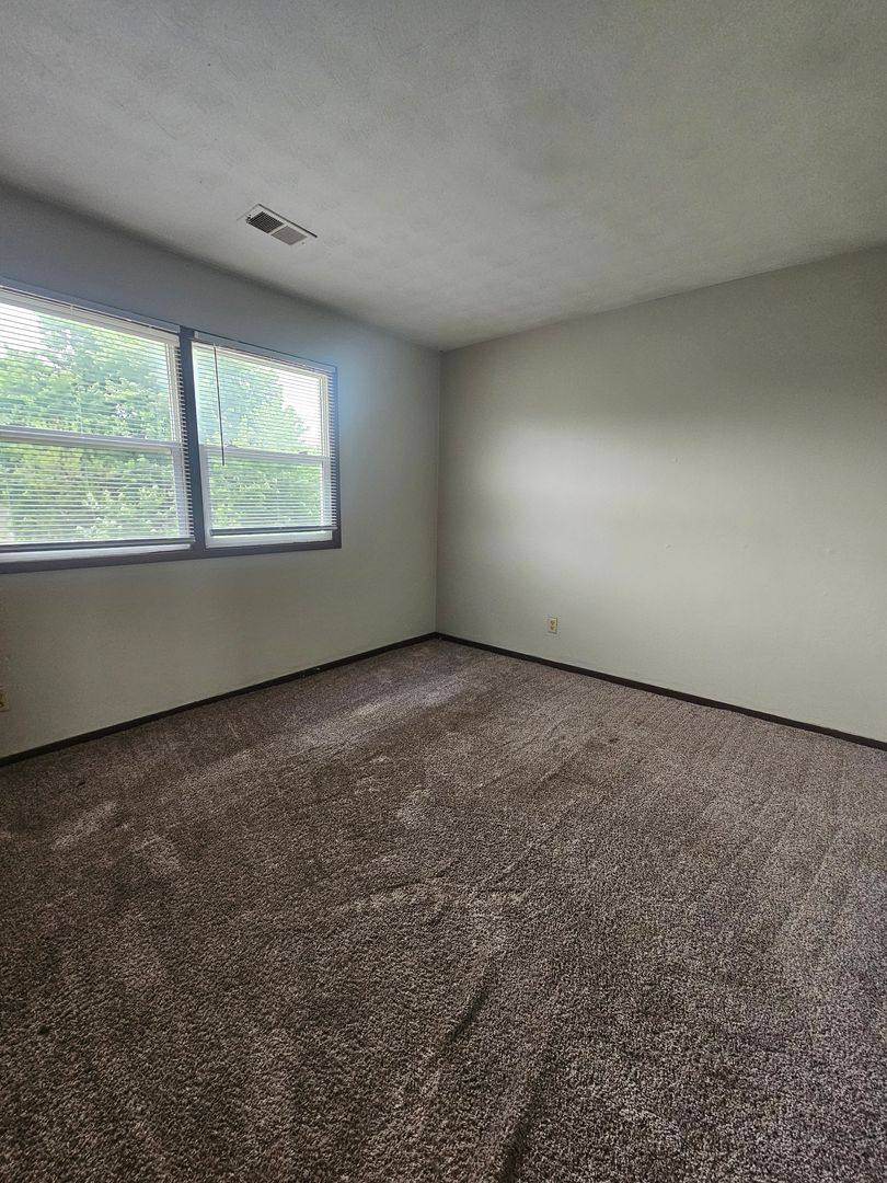 Apartment for rent at 710 W 63rd St, Davenport, IA 52806
