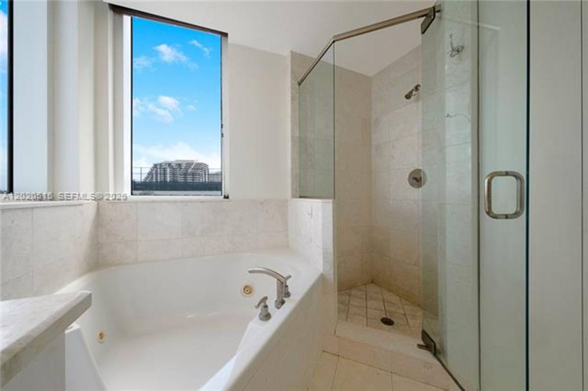 Condo for rent at 901 Brickell Key Blvd, Miami, FL 33131