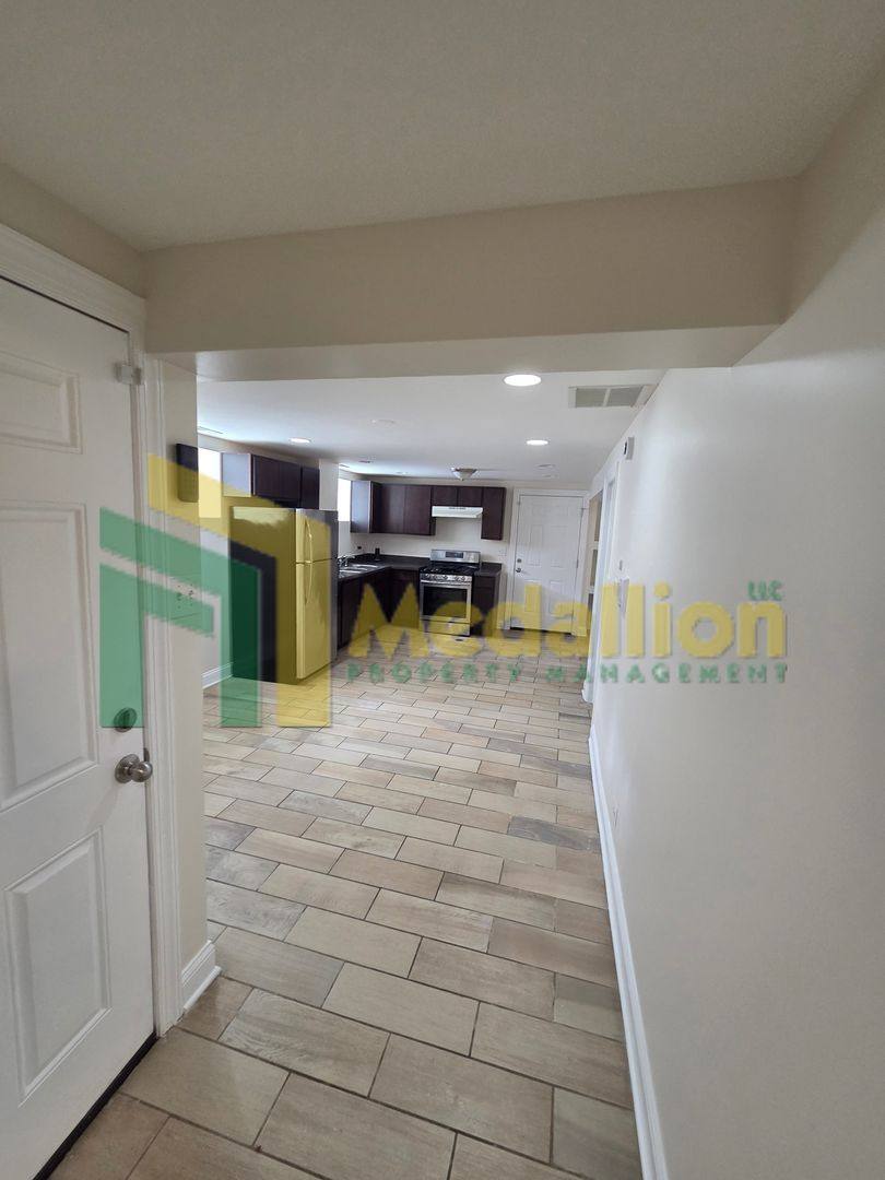 Apartment for rent at 7154 S Francisco Ave, Chicago, IL 60629