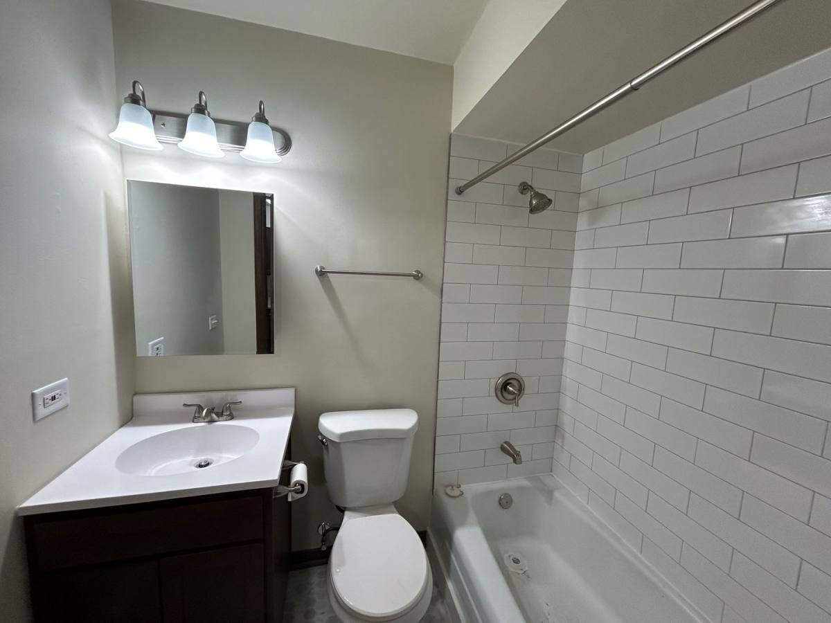 Apartment for rent at 820-880 N Milwaukee Ave, Libertyville, IL 60048