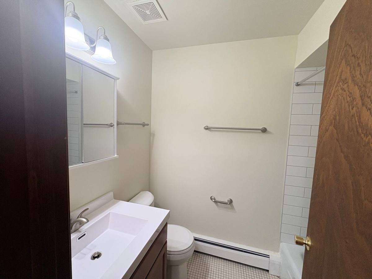 Apartment for rent at 820-880 N Milwaukee Ave, Libertyville, IL 60048