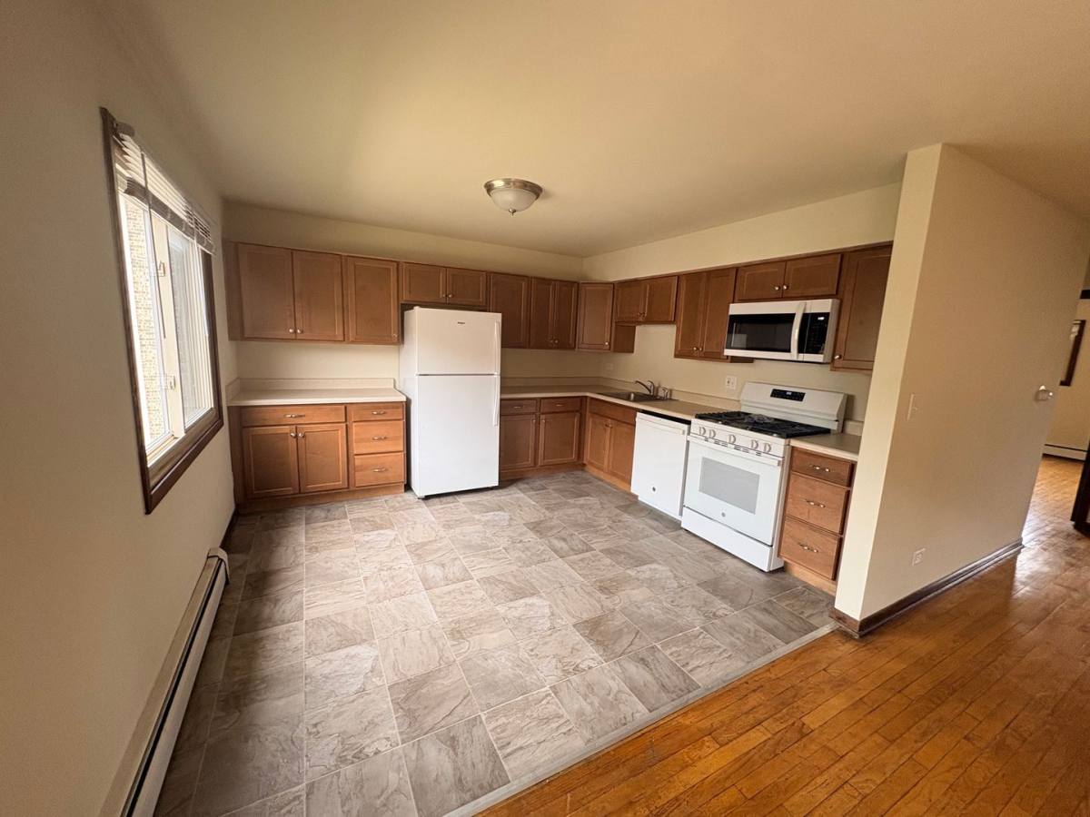 Apartment for rent at 820-880 N Milwaukee Ave, Libertyville, IL 60048