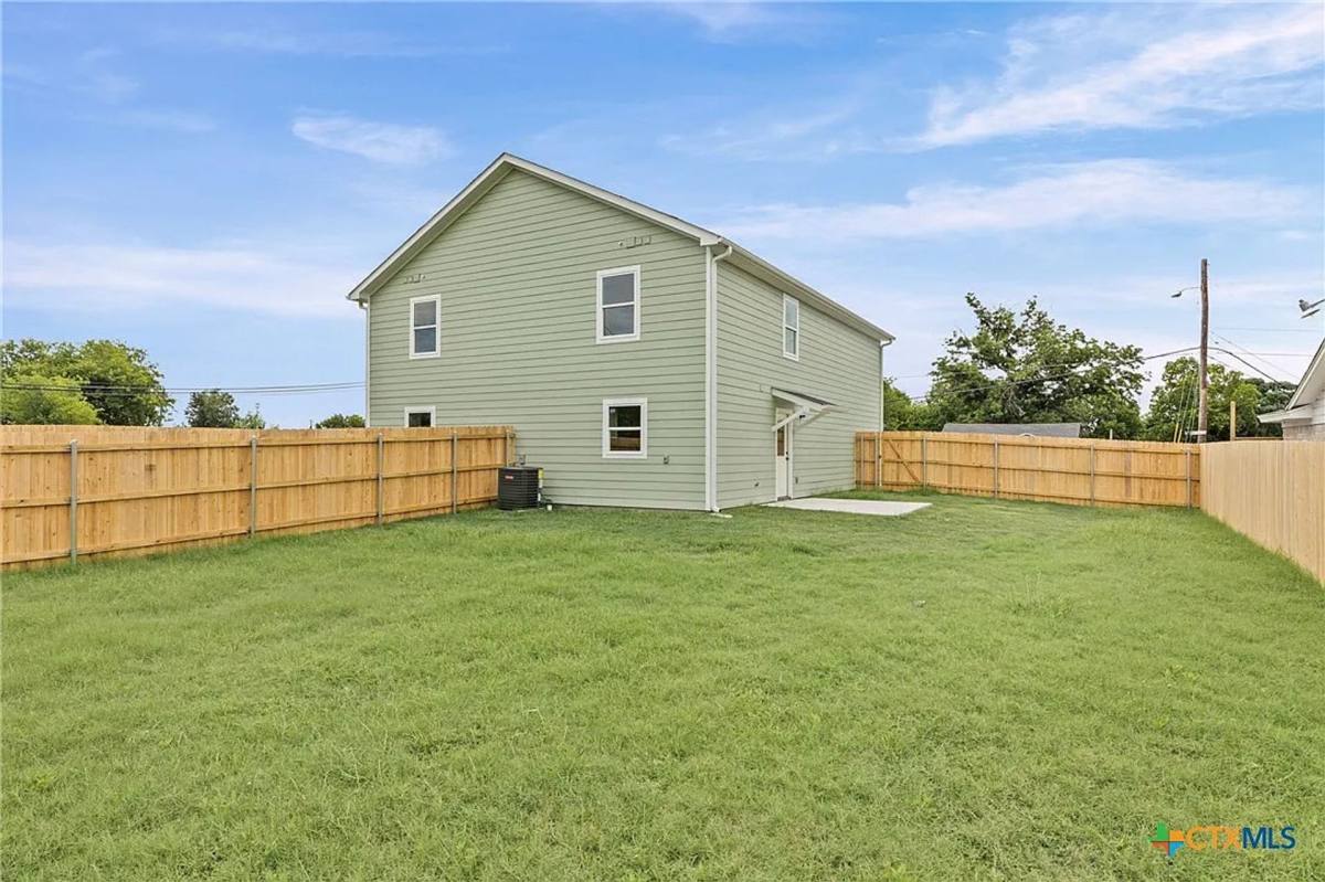Townhouse for rent at 1005 S 26th St, Temple, TX 76501