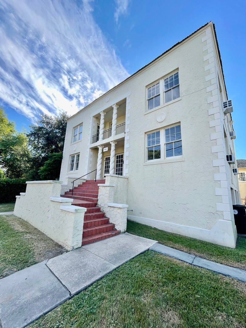 Apartment for rent at 2324 Calhoun St, New Orleans, LA 70118