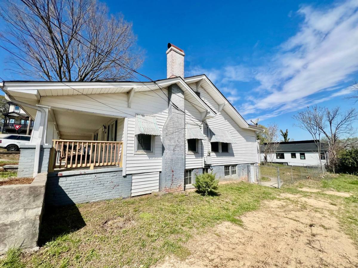House for rent at 118 W Harrison Ave, Gastonia, NC 28052
