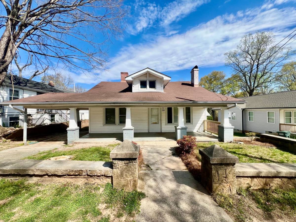 House for rent at 118 W Harrison Ave, Gastonia, NC 28052