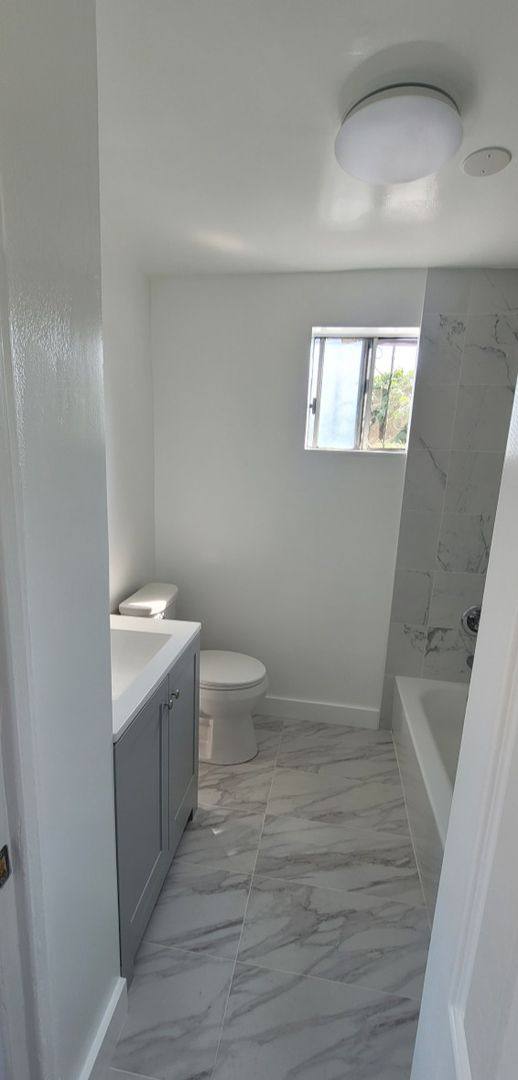 Apartment for rent at 352 E 52nd, Los Angeles, CA 90011