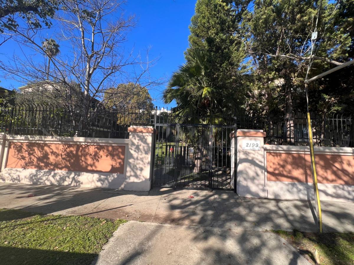 Apartment for rent at 2199 W 26th Place, Los Angeles, CA 90018