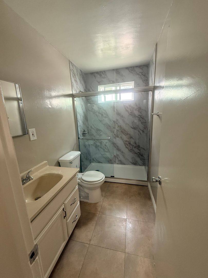 Apartment for rent at 2199 W 26th Place, Los Angeles, CA 90018