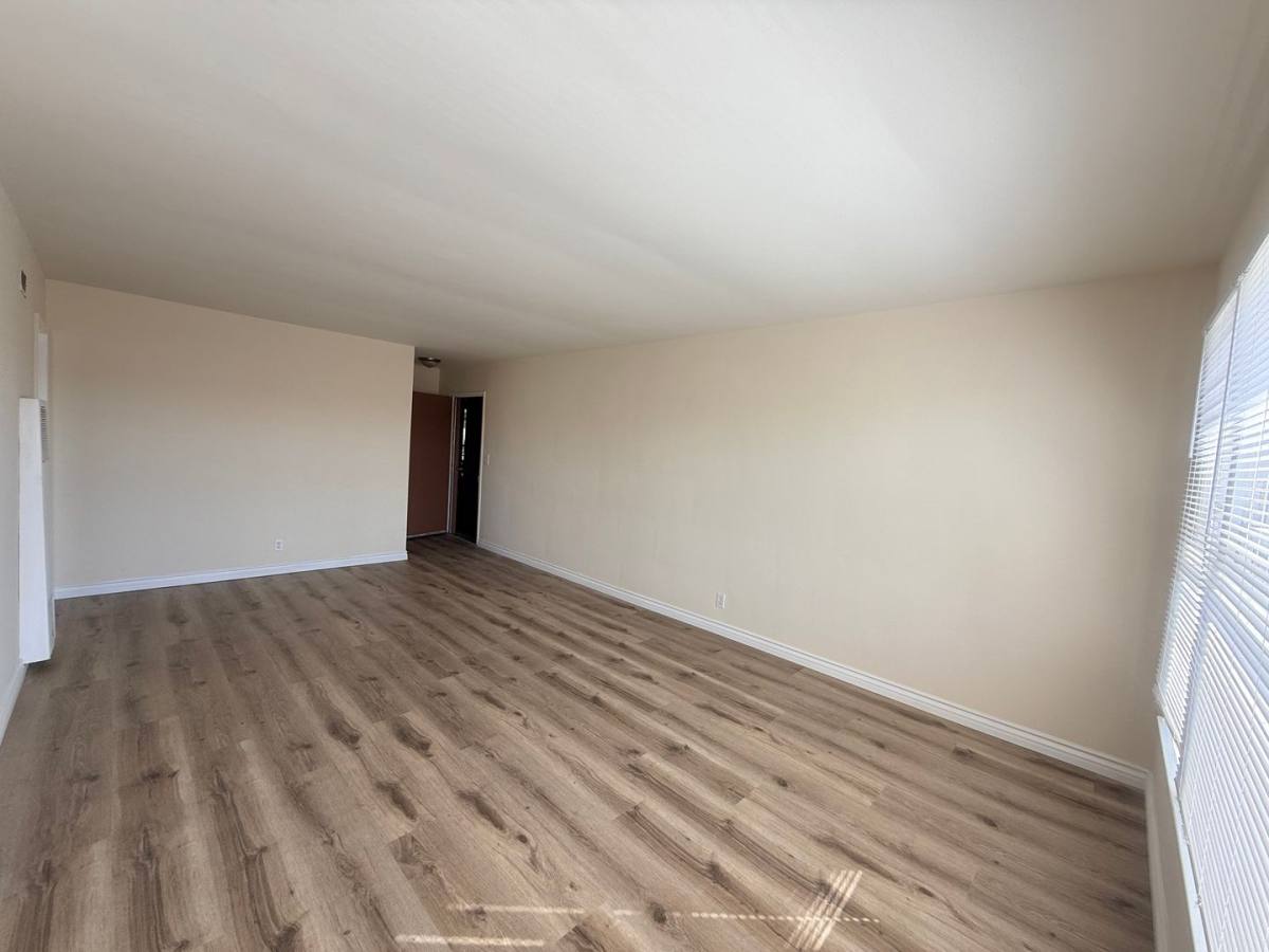 Apartment for rent at 4156 - 4164 Somerset Dr, Los Angeles, CA 90008