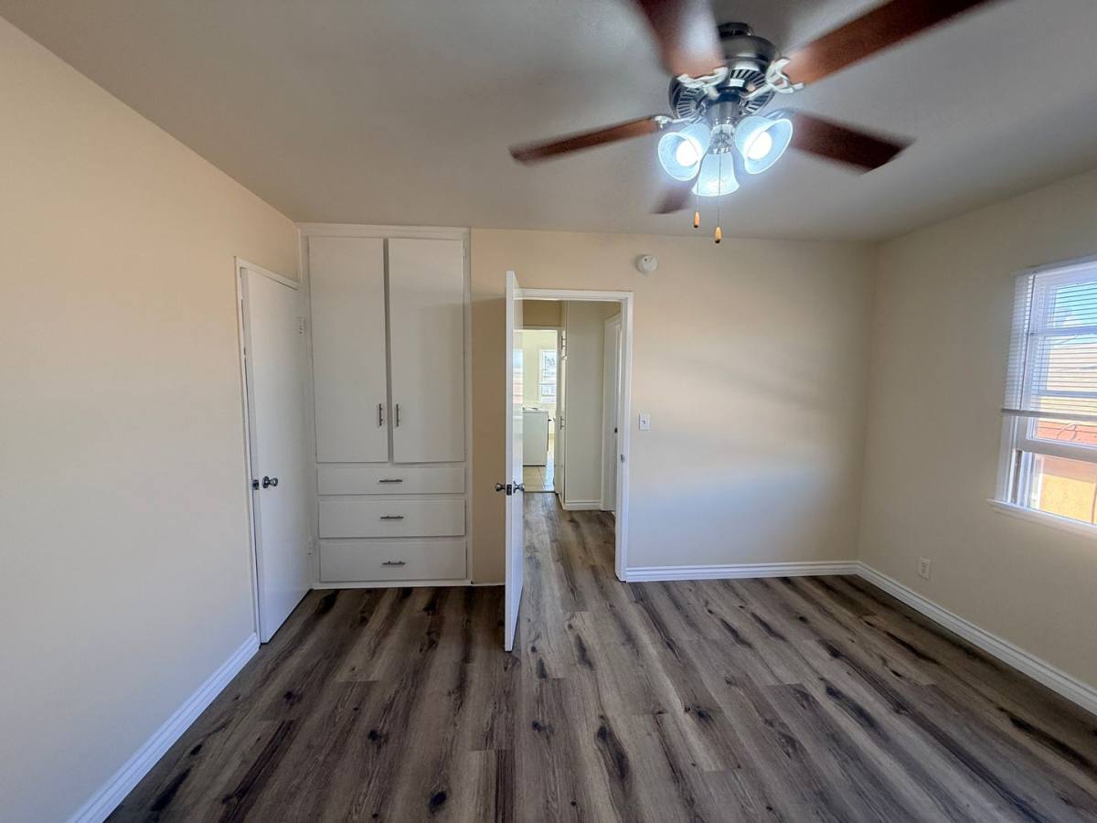 Apartment for rent at 4156 - 4164 Somerset Dr, Los Angeles, CA 90008