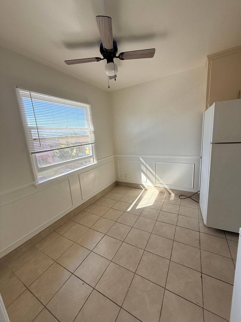 Apartment for rent at 4156 - 4164 Somerset Dr, Los Angeles, CA 90008