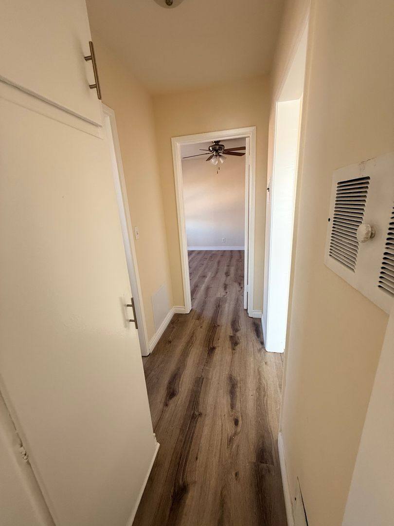 Apartment for rent at 4156 - 4164 Somerset Dr, Los Angeles, CA 90008