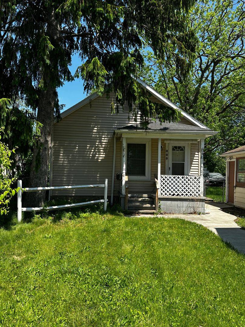 Apartment for rent at 309-311 Delaware Ave, Lorain, OH 44052
