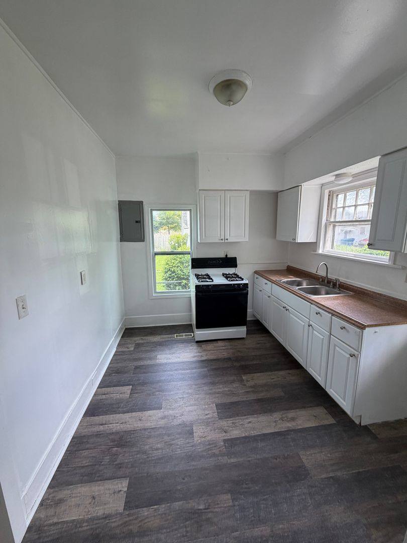Apartment for rent at 309-311 Delaware Ave, Lorain, OH 44052