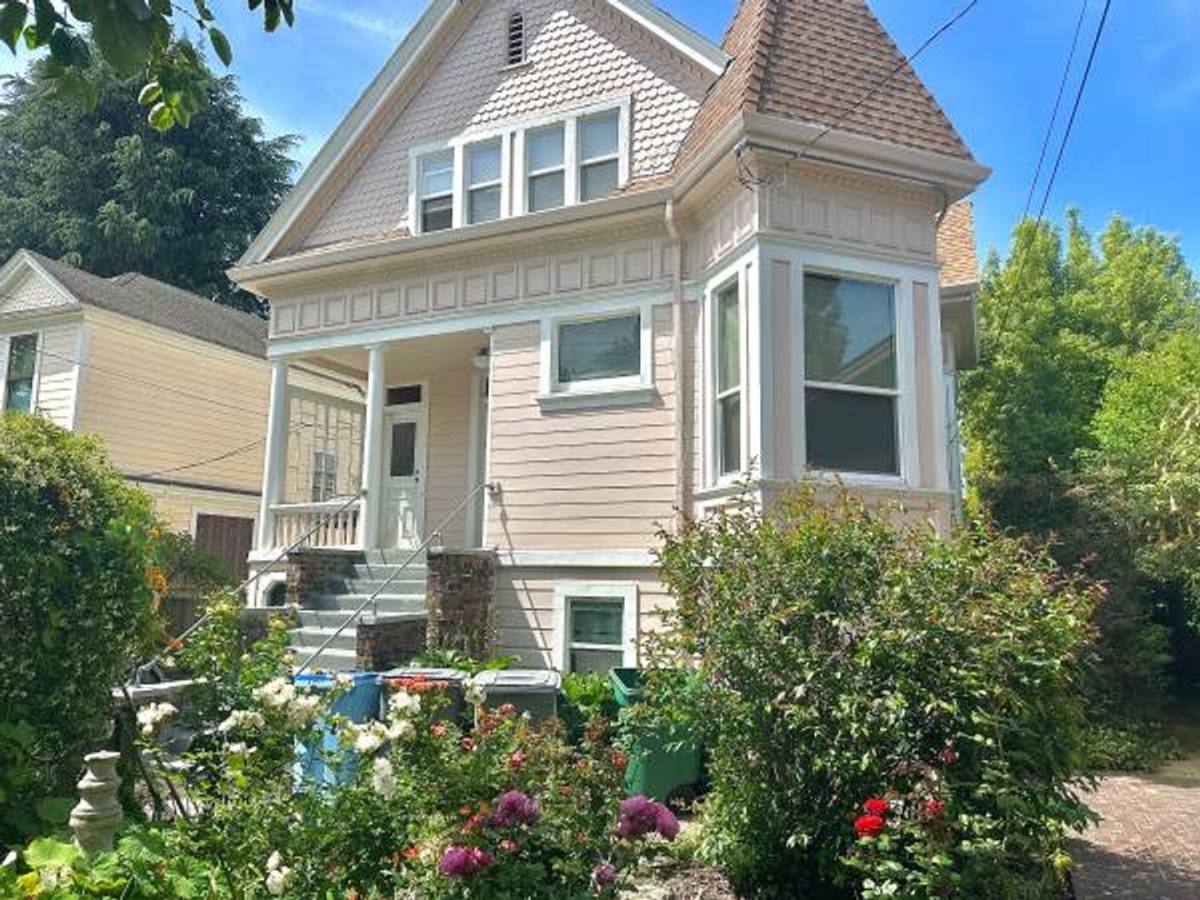 Apartment for rent at 2228 McKinnley Ave, Berkeley, CA 94703