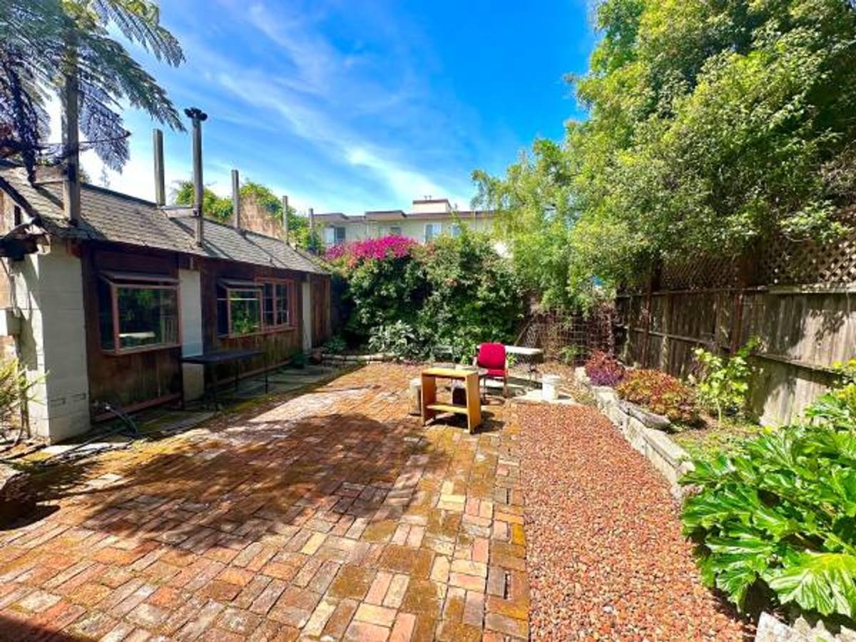 Apartment for rent at 2228 McKinnley Ave, Berkeley, CA 94703