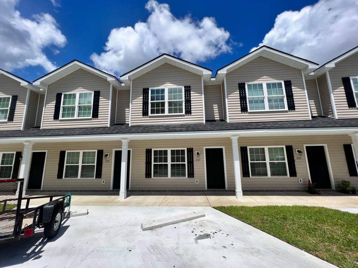 Townhouse for rent at 307 Broad St, Statesboro, GA 30458