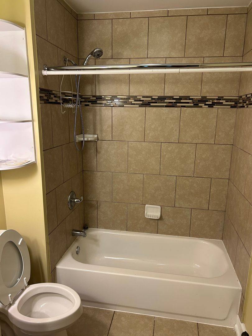 Apartment for rent at 2027 Murray Ave, Louisville, KY 40205