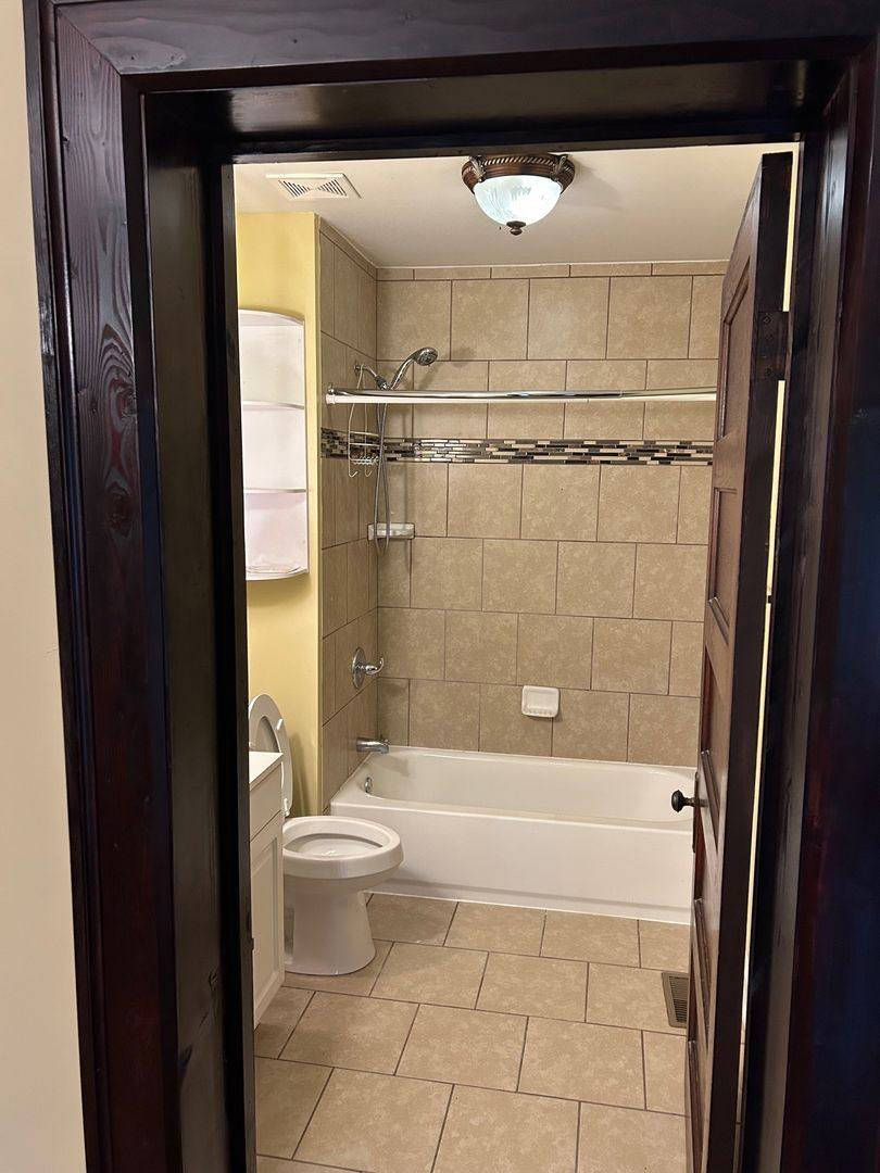 Apartment for rent at 2027 Murray Ave, Louisville, KY 40205