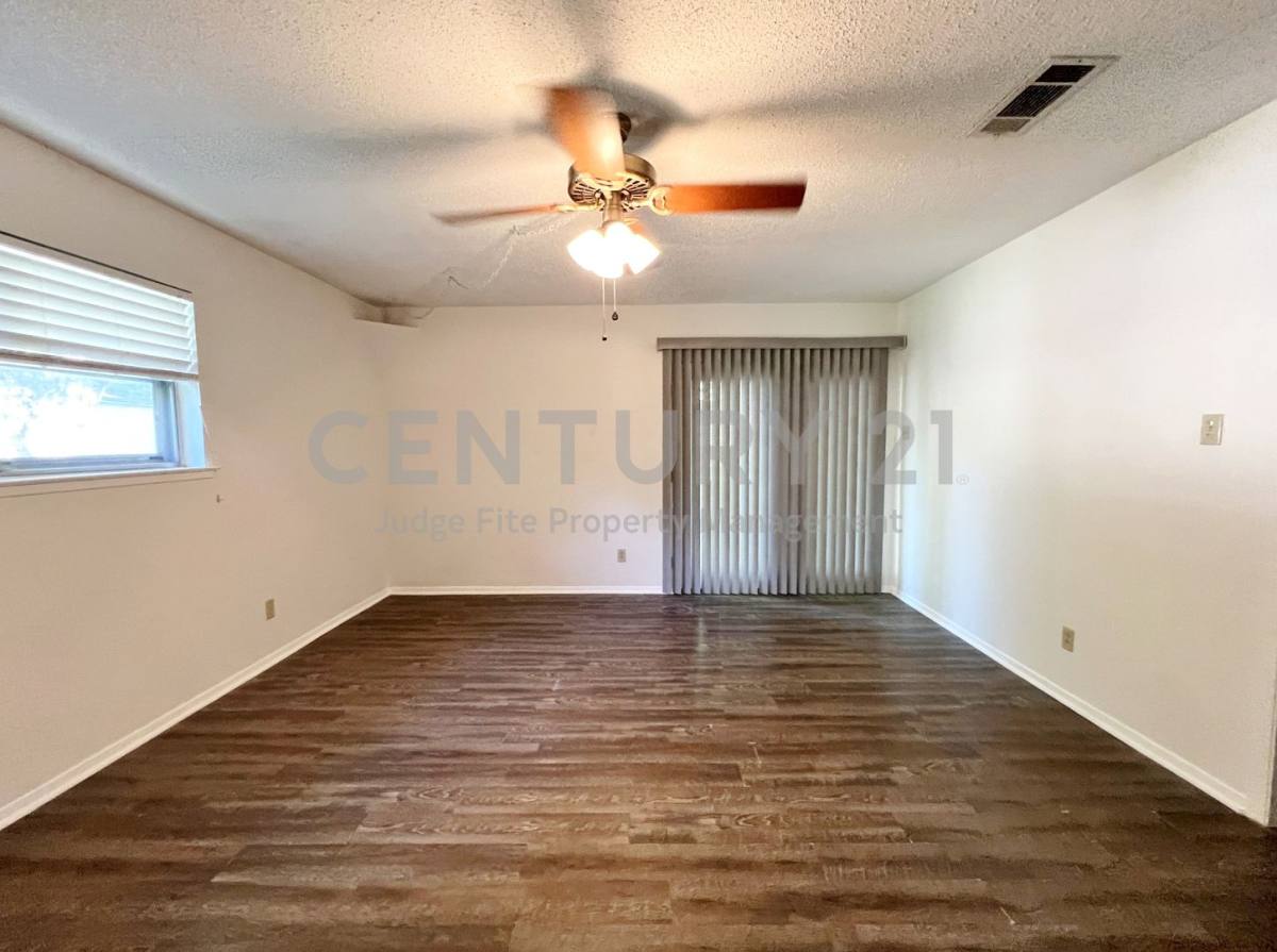 House for rent at 1209 Irwin Dr, Hurst, TX 76053
