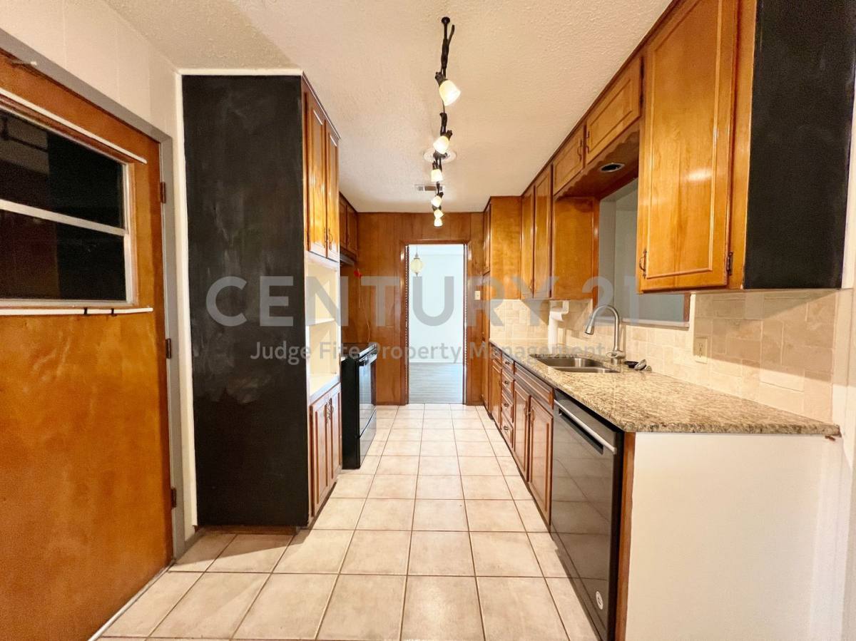 House for rent at 1209 Irwin Dr, Hurst, TX 76053