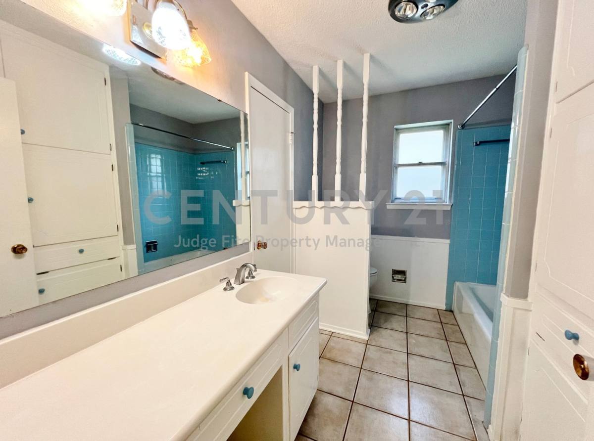 House for rent at 1209 Irwin Dr, Hurst, TX 76053