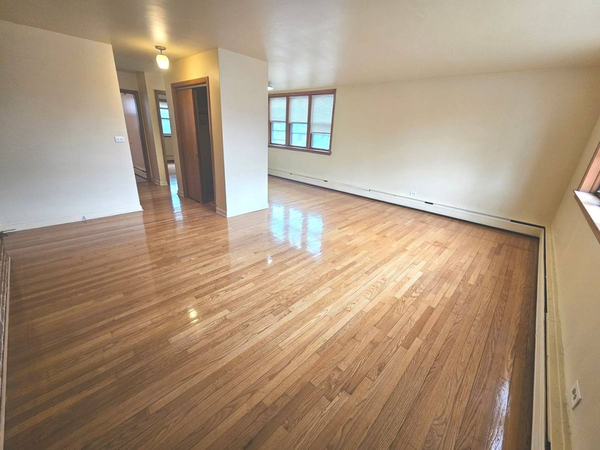 Apartment for rent at 2727 Central St #1S, Evanston, IL 60201