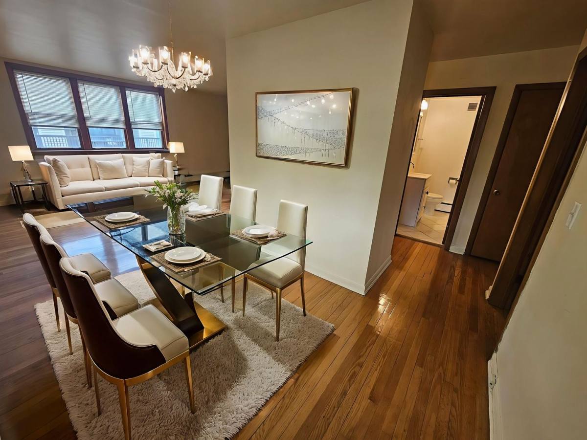 Apartment for rent at 2727 Central St #1S, Evanston, IL 60201