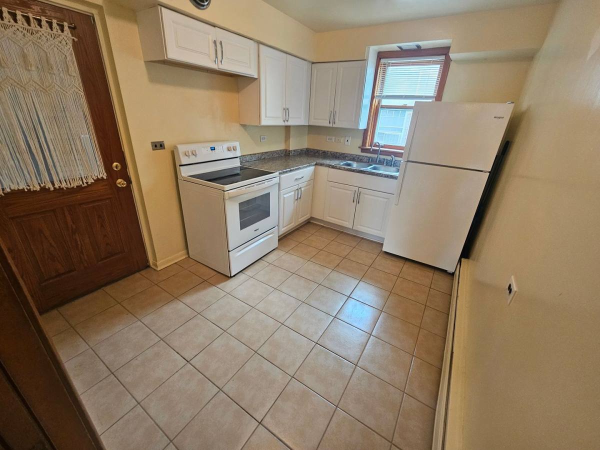 Apartment for rent at 2727 Central St #1S, Evanston, IL 60201
