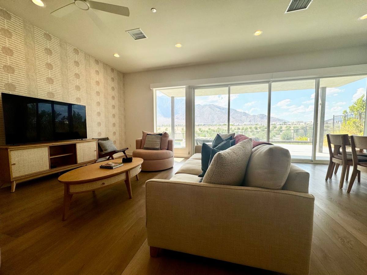 House for rent at 3609 Ambassador Dr, Palm Springs, CA 92262
