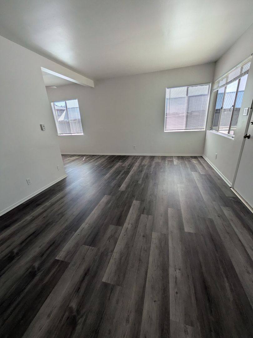 Apartment for rent at 504 Grand Blvd, Venice, CA 90291
