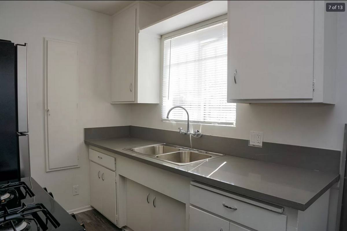 Apartment for rent at 504 Grand Blvd, Venice, CA 90291