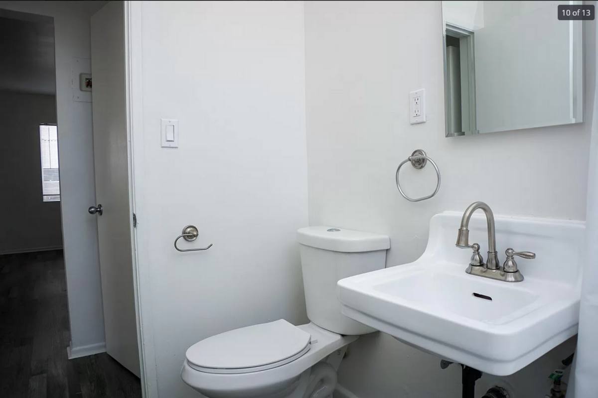 Apartment for rent at 504 Grand Blvd, Venice, CA 90291