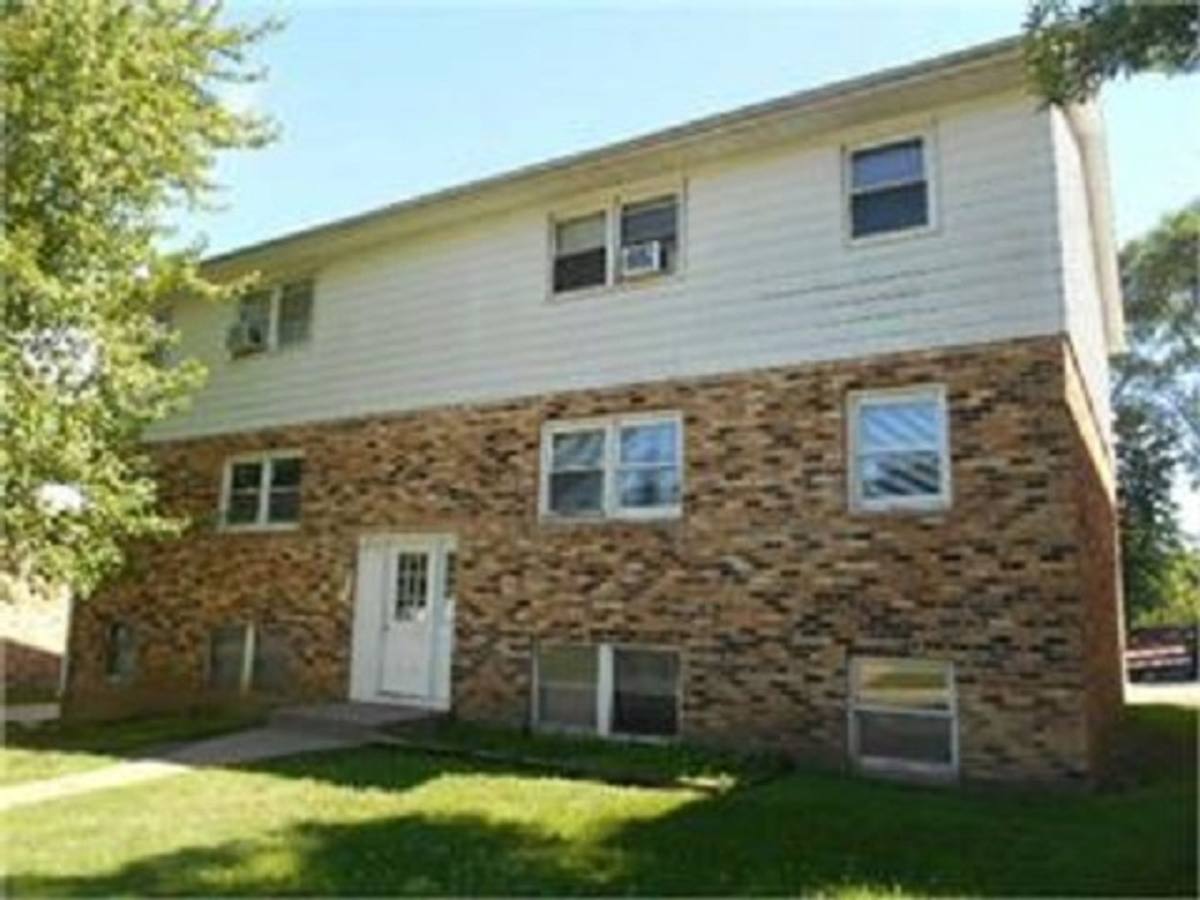 Apartment for rent at 3410 Heatherton Dr, Davenport, IA 52804