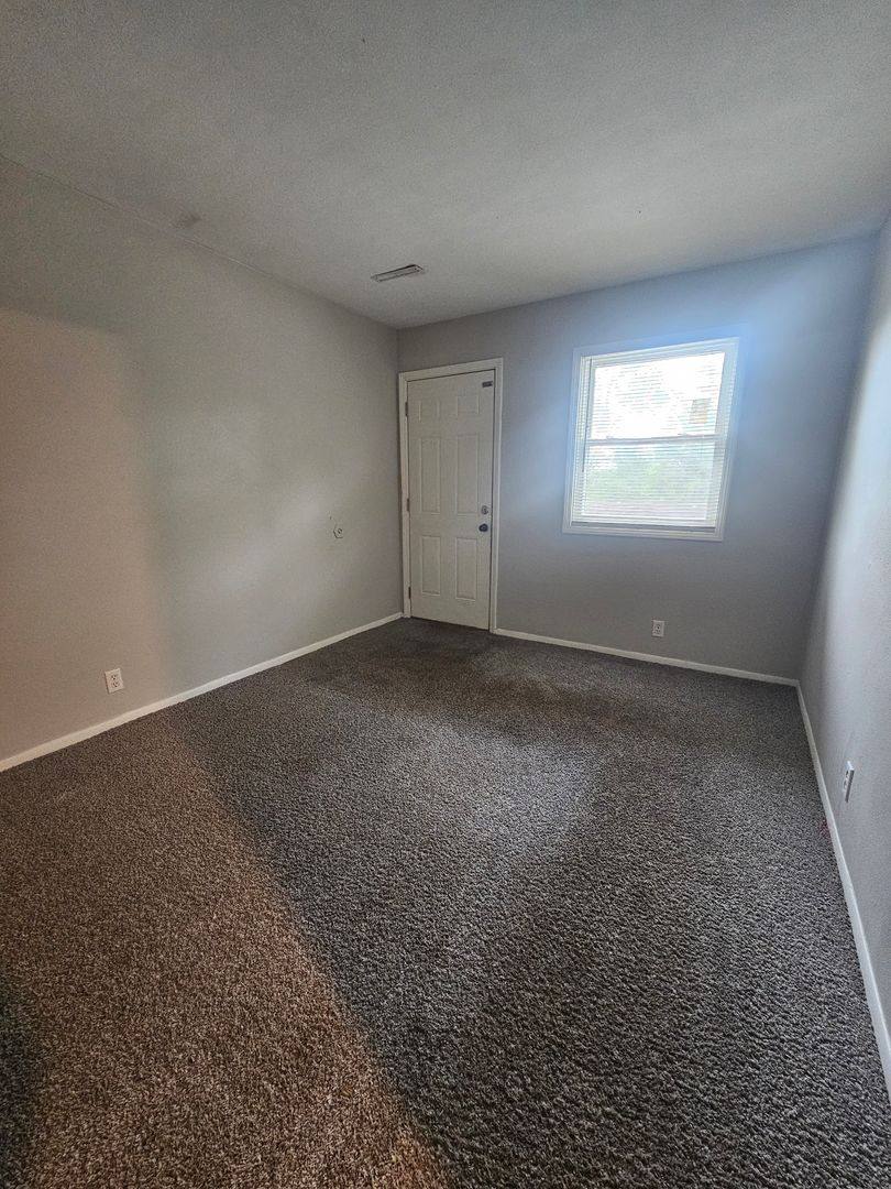 Apartment for rent at 3410 Heatherton Dr, Davenport, IA 52804