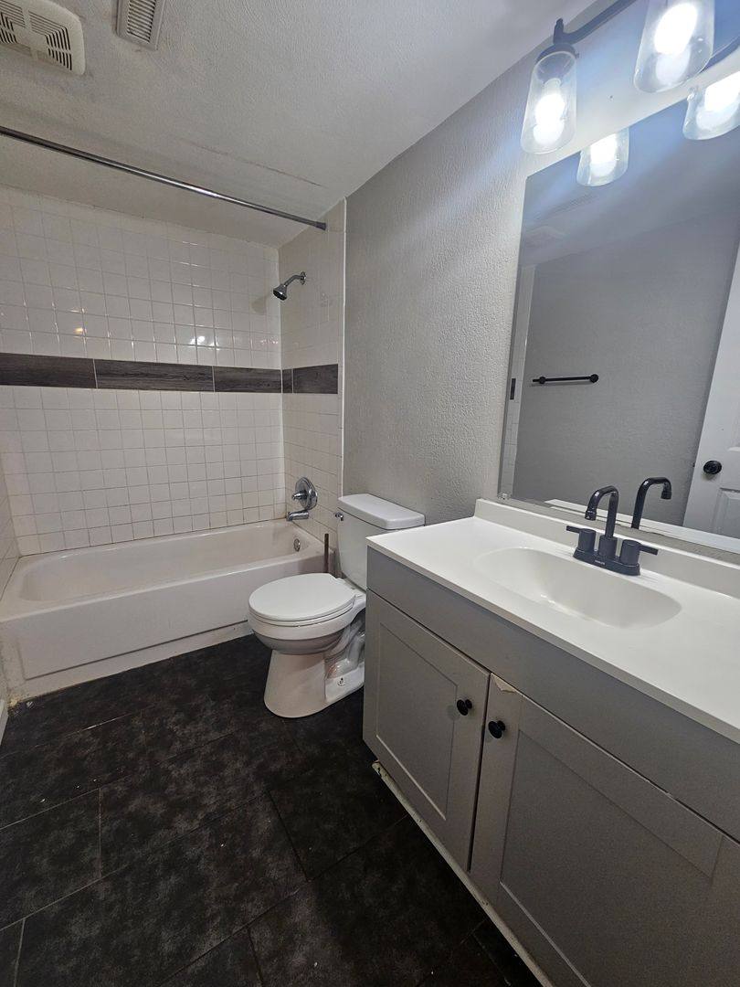 Apartment for rent at 3410 Heatherton Dr, Davenport, IA 52804