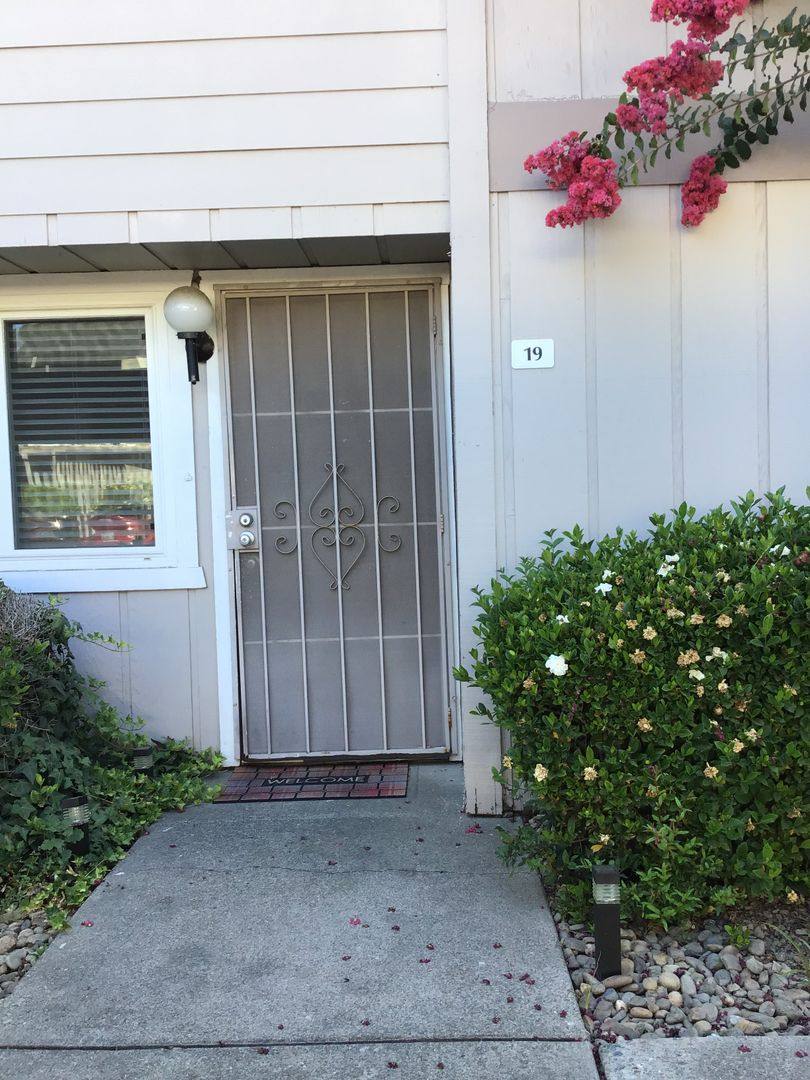 Townhouse for rent at 7032 Fair Oaks Blvd, Carmichael, CA 95608
