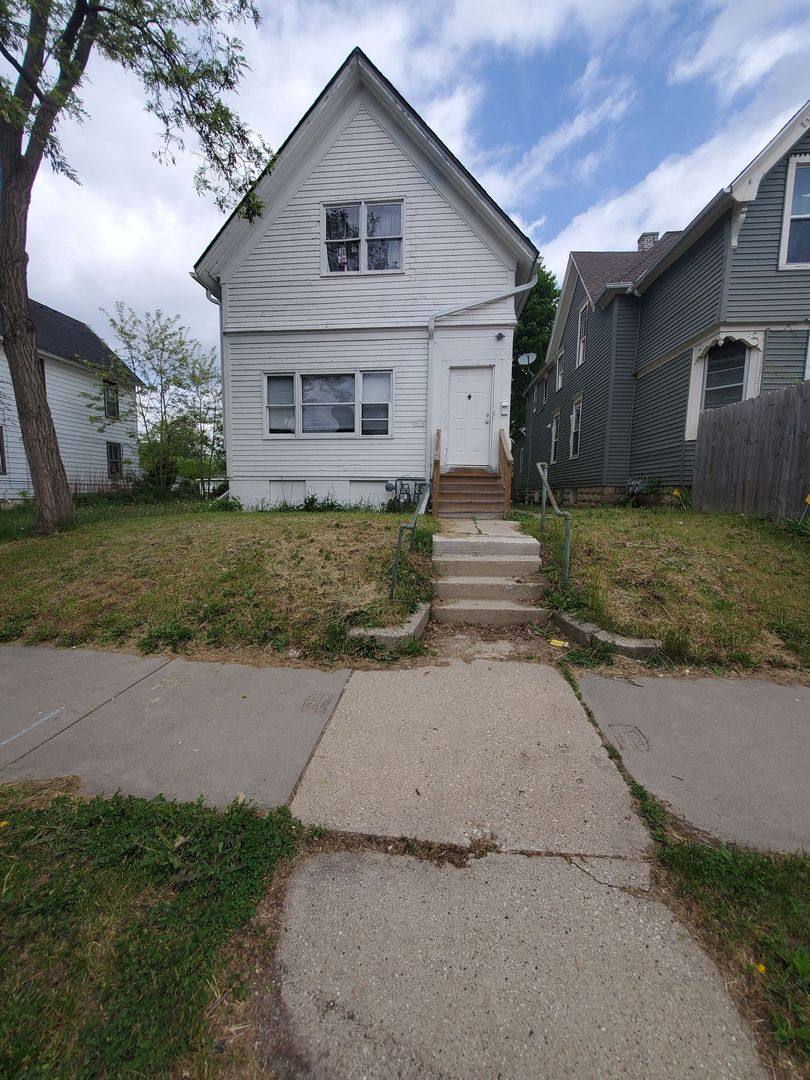 Apartment for rent at 2610 W Juneau Ave, Milwaukee, WI 53233