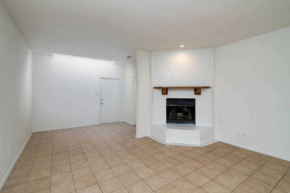 Townhouse for rent at 1445 Weiler Blvd, Fort Worth, TX 76112