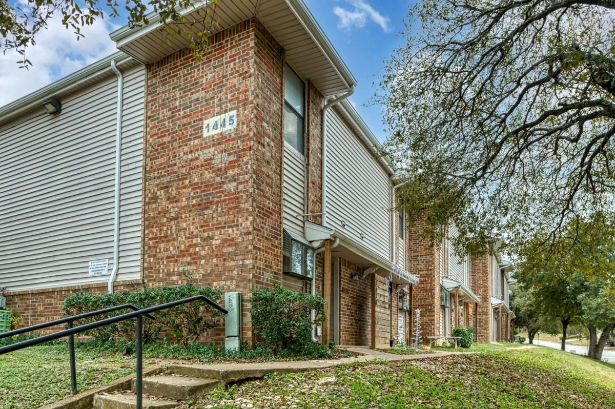 Townhouse for rent at 1445 Weiler Blvd, Fort Worth, TX 76112