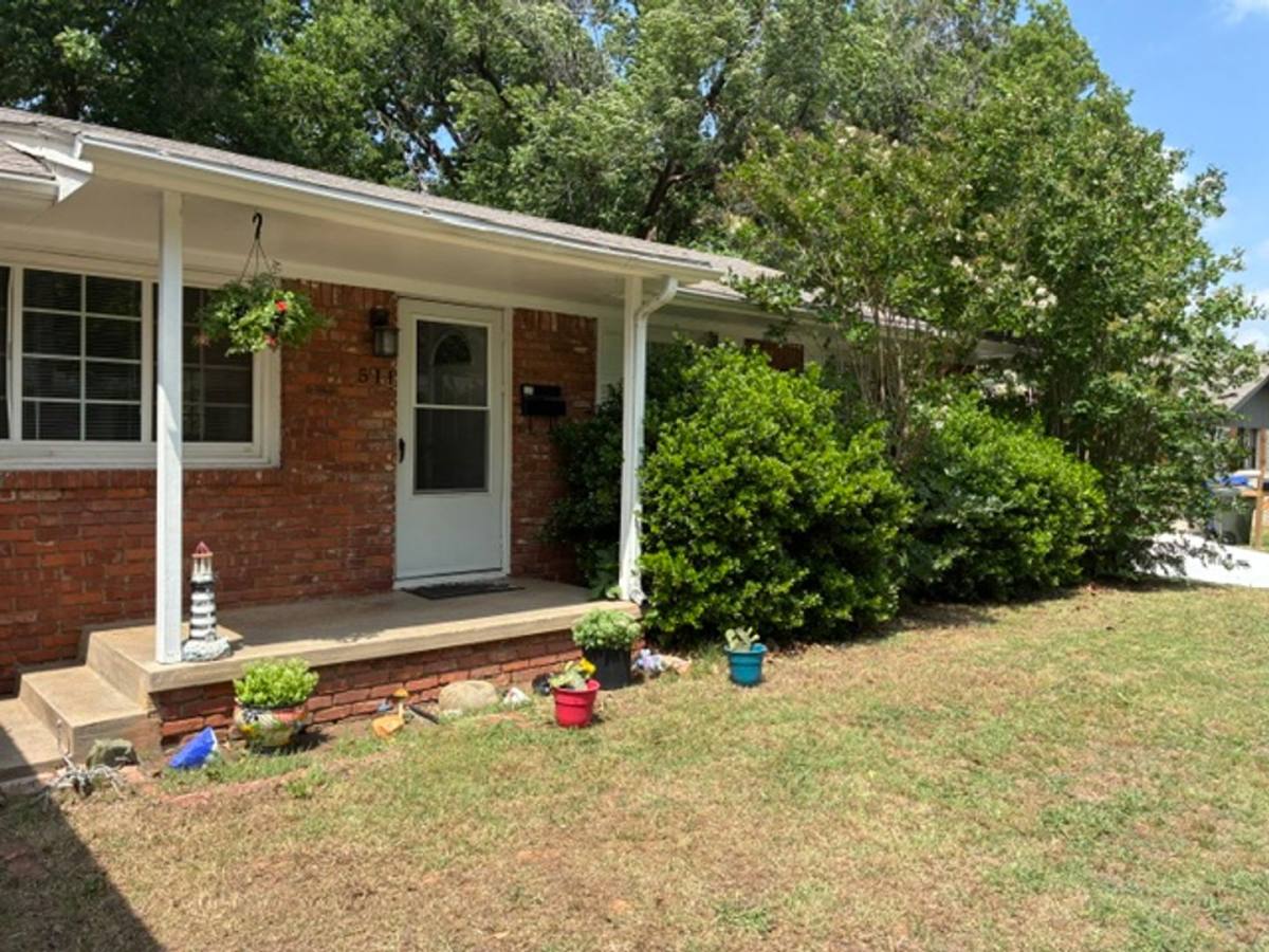 House for rent at 511 Manor Dr, Norman, OK 73072